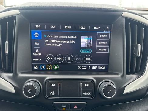 Used 2024 GMC Terrain SLT image 25