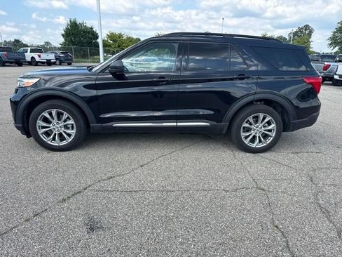 Used 2023 Ford Explorer XLT w/ Equipment Group 202A AWD/4WD image 3