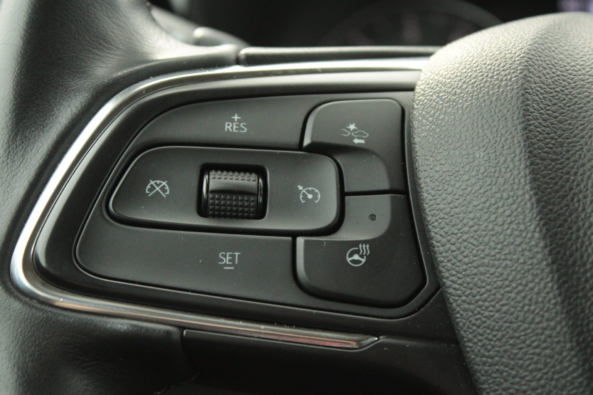 Used 2022 Buick Envision Avenir w/ Technology Package II FWD image 36