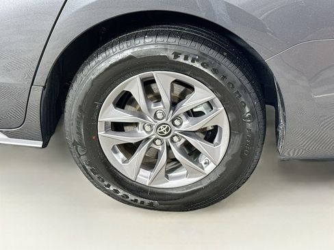 Certified 2025 Toyota Sienna LE image 9