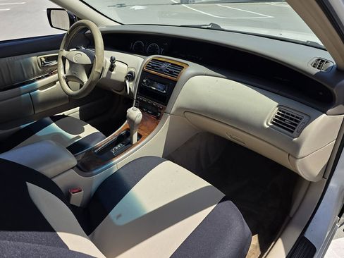 Used 2000 Toyota Avalon XL FWD image 9