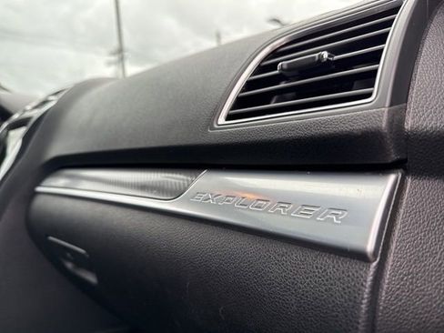 Used 2018 Ford Explorer Sport image 15