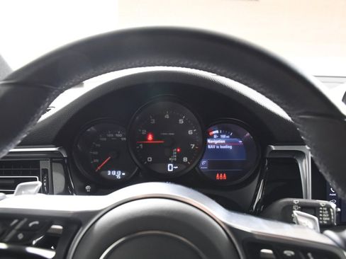 Used 2021 Porsche Macan image 30