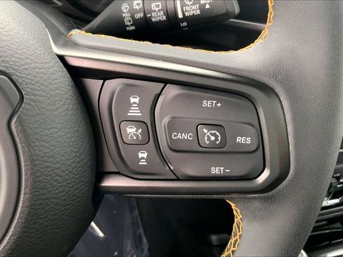 Used 2024 Jeep Wrangler Unlimited w/ Convenience Group AWD/4WD image 20