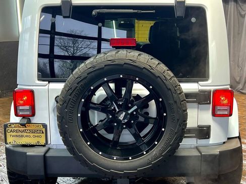 Used 2015 Jeep Wrangler Unlimited Sahara w/ Connectivity Group image 4