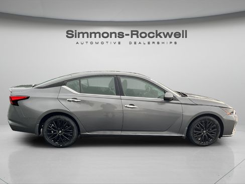 Used 2025 Nissan Altima 2.5 SV w/ SV Special Edition Package FWD image 6