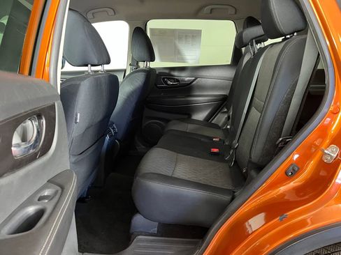Used 2019 Nissan Rogue SV AWD/4WD image 13