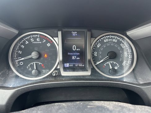 Used 2021 Toyota Tacoma Limited image 6