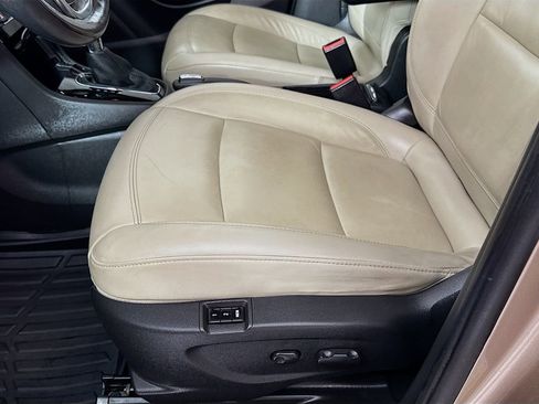 Used 2019 Buick Encore Essence image 12