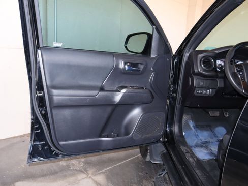 Used 2023 Toyota Tacoma TRD Sport V6 image 32