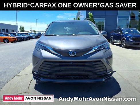 Used 2025 Toyota Sienna XLE FWD image 3