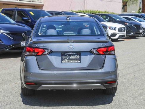 Used 2020 Nissan Versa SR FWD image 7