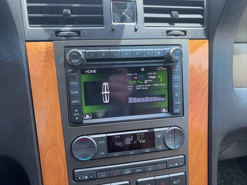 Used 2013 Lincoln Navigator 4WD image 10