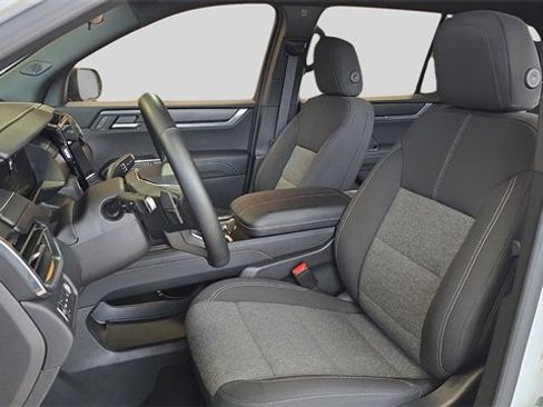 Used 2025 GMC Acadia Elevation image 11