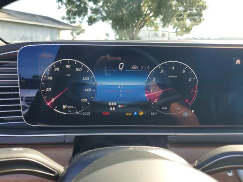 New 2026 Mercedes-Benz GLS 580 4MATIC image 29