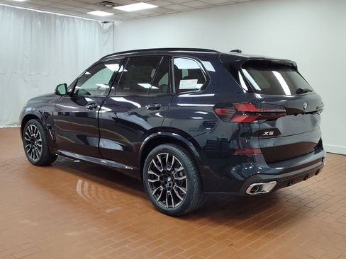 Used 2026 BMW X5 xDrive40i w/ M Sport Package AWD/4WD image 3