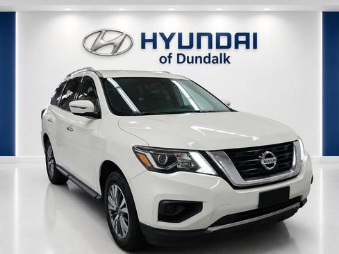 Used 2019 Nissan Pathfinder S FWD image 1