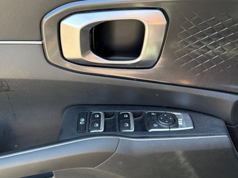 Used 2023 Kia Sorento LX FWD image 9