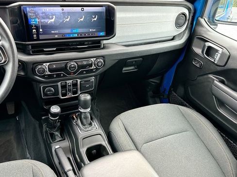 Used 2025 Jeep Wrangler Sport image 21
