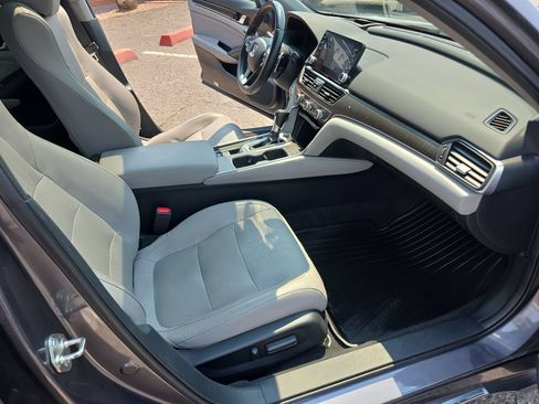Used 2018 Honda Accord Touring image 28