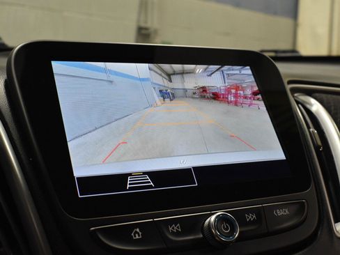Used 2025 Chevrolet Malibu LT FWD image 16