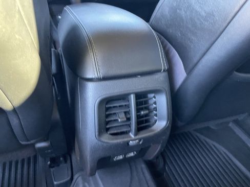 Used 2021 Jeep Cherokee Latitude Lux w/ Mopar Interior Package image 25