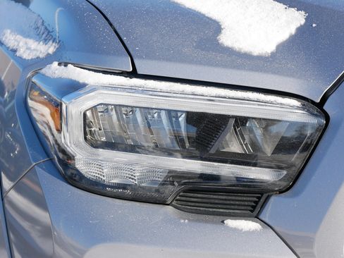 Used 2021 Toyota Tacoma Limited image 16