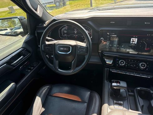 Used 2024 GMC Sierra 1500 AT4 w/ Technology Package AWD/4WD image 17
