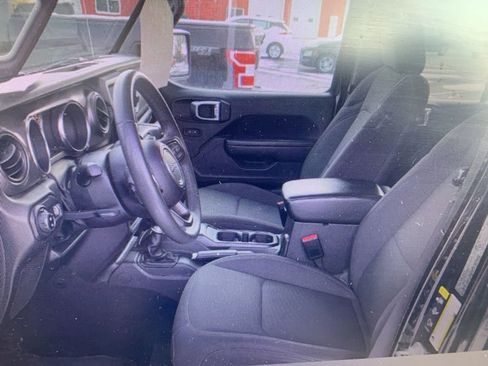 Used 2023 Jeep Gladiator Sport image 8