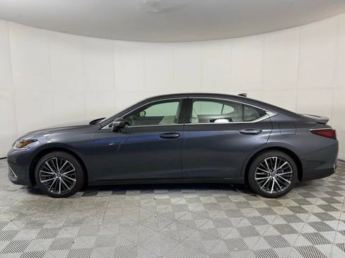 Used 2025 Lexus ES 300h w/ Premium Package image 2