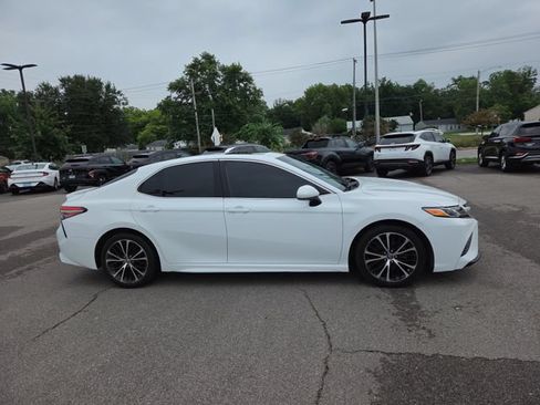 Used 2018 Toyota Camry SE w/ Moonroof Package FWD image 5