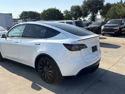 Used 2023 Tesla Model Y Long Range AWD/4WD image 2