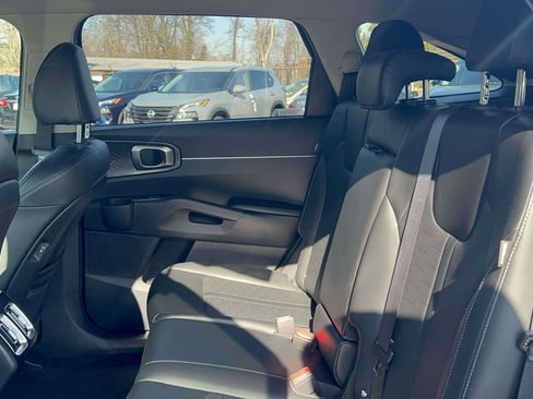 Used 2024 Kia Sorento S image 31