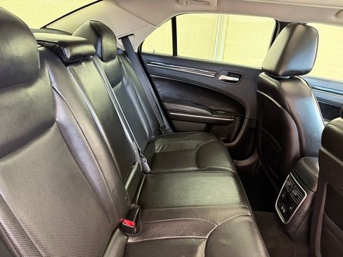 Used 2019 Chrysler 300 Limited RWD image 20
