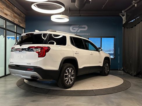 Used 2023 GMC Acadia SLT image 3