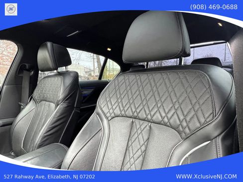 Used 2019 BMW 750i xDrive w/ M Sport Package image 10
