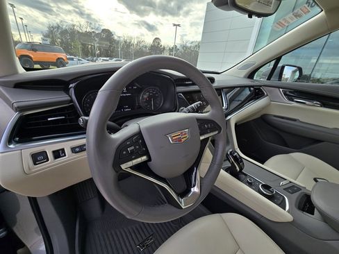 Used 2024 Cadillac XT6 Premium Luxury w/ Technology Package image 12
