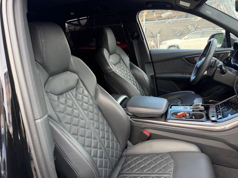 Used 2022 Audi SQ7 Prestige w/ SQ7 Sport Package AWD/4WD image 14