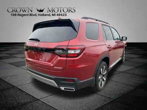 Used 2025 Honda Pilot Touring image 13