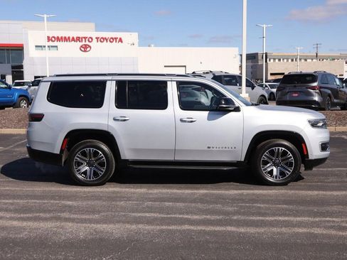 Used 2023 Jeep Wagoneer Series II w/ Flexible Seating Group image 5