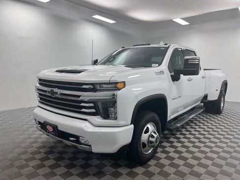 Used 2023 Chevrolet Silverado 3500 High Country w/ Technology Package image 2