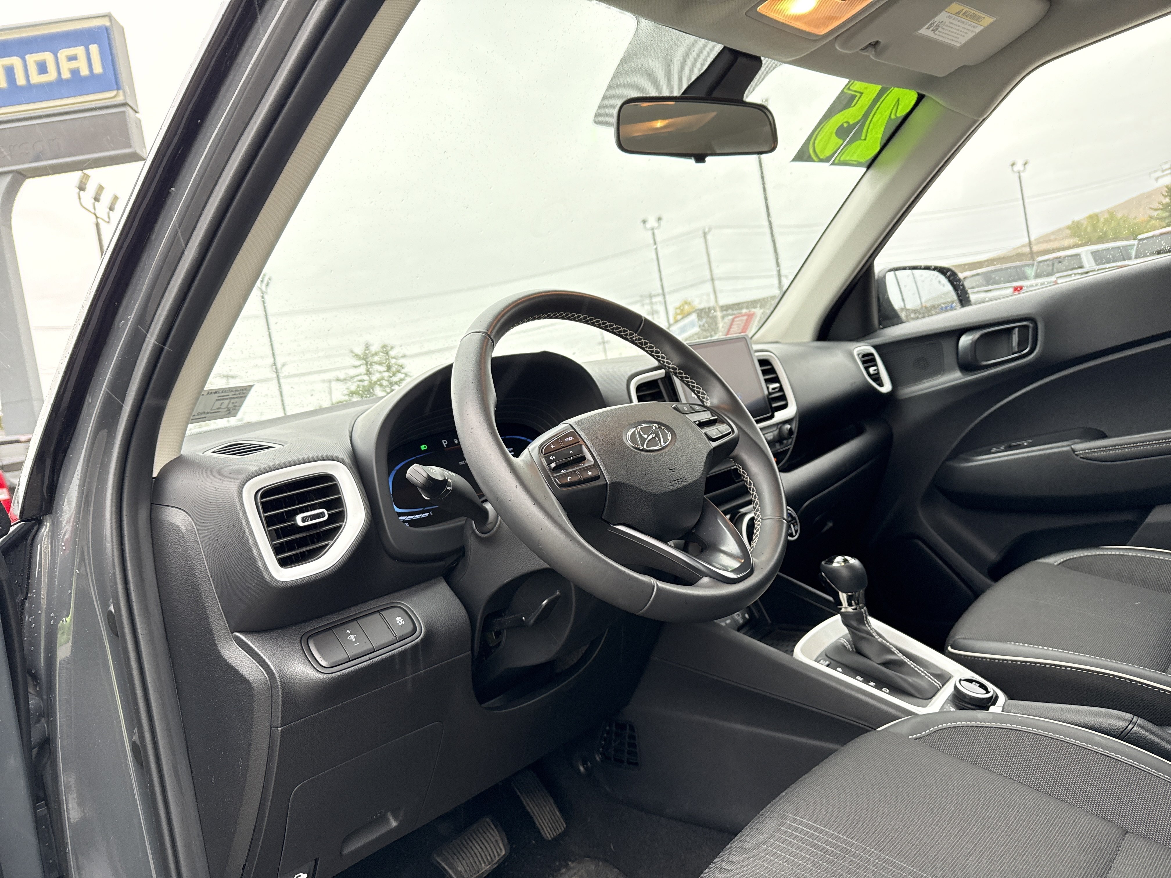 Used 2025 Hyundai Venue Limited FWD image 15