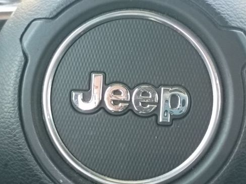 Used 2020 Jeep Gladiator Overland AWD/4WD image 28