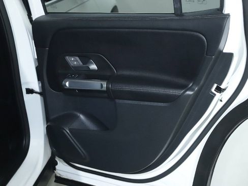 Used 2023 Mercedes-Benz GLB 250 GLB 250 image 32