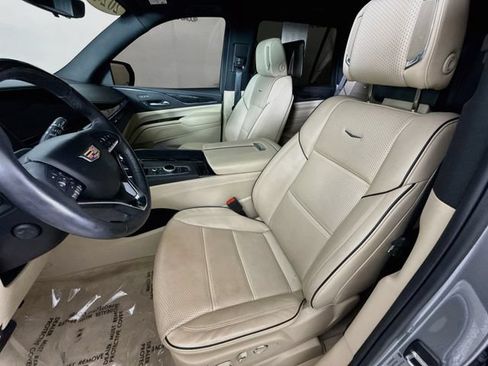 Used 2024 Cadillac Escalade Premium Luxury AWD/4WD image 23
