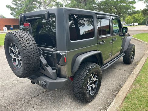 Used 2016 Jeep Wrangler Unlimited Rubicon AWD/4WD image 5