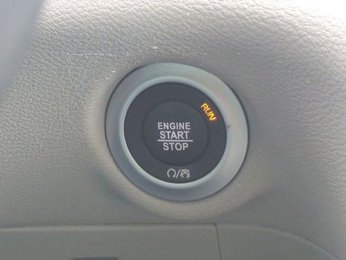 Used 2023 Chrysler Pacifica Touring-L FWD image 27