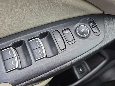 Used 2018 Honda Accord Touring image 32