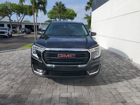 Used 2023 GMC Terrain SLE FWD image 2