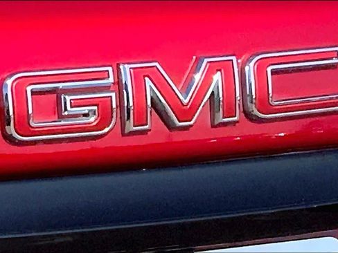 Used 2024 GMC Terrain SLE w/ Driver Convenience Package FWD image 31
